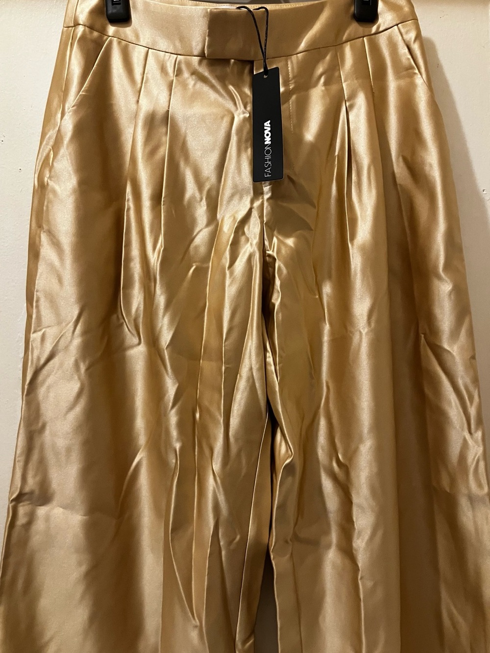 New with tags Women’s medium Gold satin Wide-Leg Trousers with 32” inseam